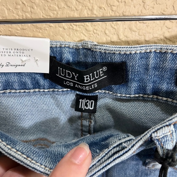 🆕 Judy Blue Light Wash Denim Jeans - Picture 5 of 7
